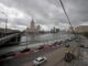 На Москве-реке близ района Печатники заметили ярко-зеленое пятно