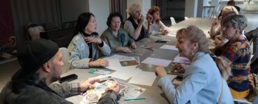 Участникам «Московского долголетия» помогают бороться с осенней хандрой: поддержка ведется на двух уровнях