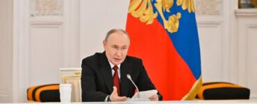 В Балашихе развернули огромный портрет Путина в день его рождения