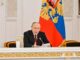 В Балашихе развернули огромный портрет Путина в день его рождения
