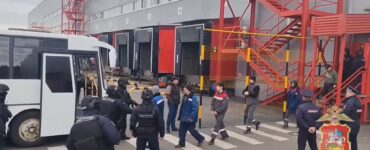 В Лобне полицейские задержали 30 нелегальных мигрантов в рамках «Нелегал-2026»