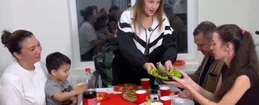 В Одинцово жители отмечают праздники на лестничной клетке
