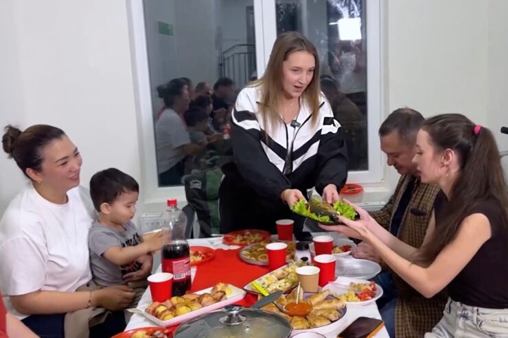 В Одинцово жители отмечают праздники на лестничной клетке
