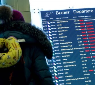 В аэропортах Москвы задержали или отменили около 280 рейсов