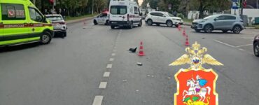 В подмосковном Пушкино автомобилист сбил двоих подростков на электросамокате