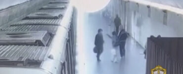 Женская драка в московском метро попала на видео